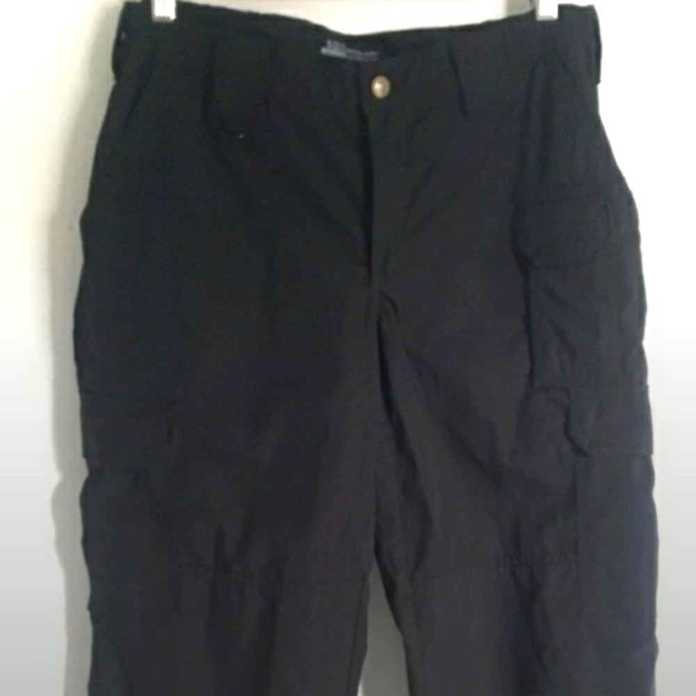 511 TACTICAL WOMENS Black Cargo Pants SZ 8 Regular, very good condition